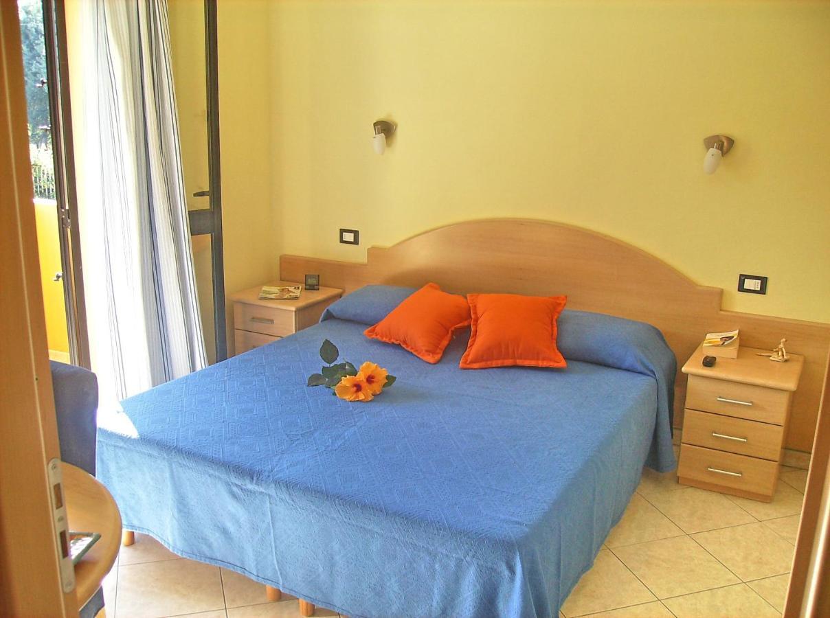 Hotel Residence Riviera Calabra Zambrone Habitación foto